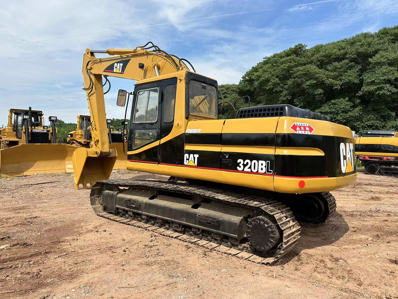 CATERPILLAR 320BL - Escavadora de rastos: foto 1 CATERPILLAR 320BL - Escavadora de rastos: foto 1