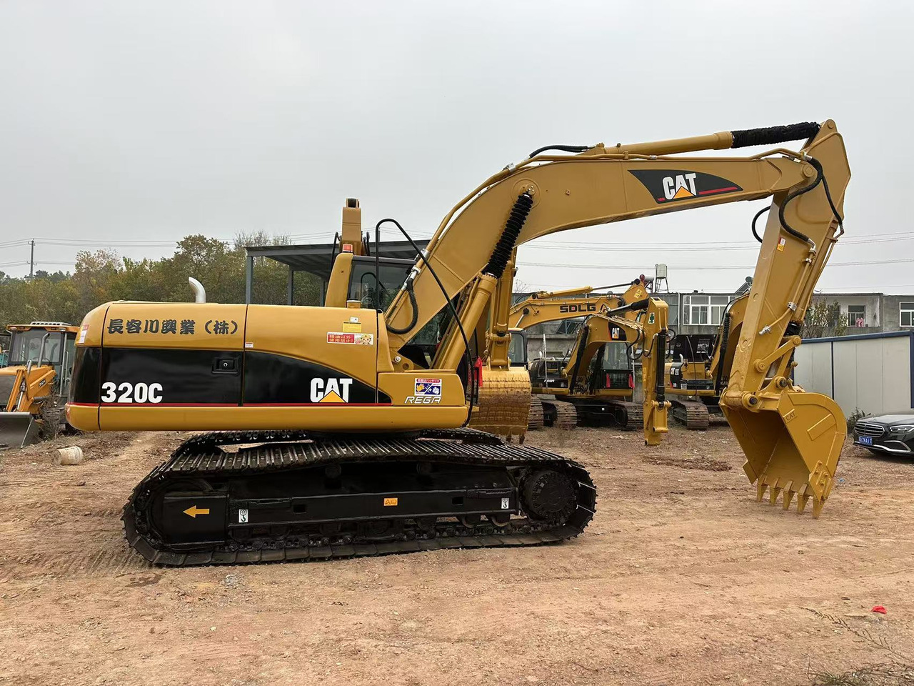 CATERPILLAR 320CL - Escavadora de rastos: foto 1 CATERPILLAR 320CL - Escavadora de rastos: foto 1