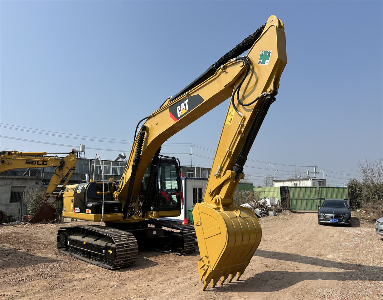 CATERPILLAR 320D2L - Escavadora de rastos: foto 3 CATERPILLAR 320D2L - Escavadora de rastos: foto 3