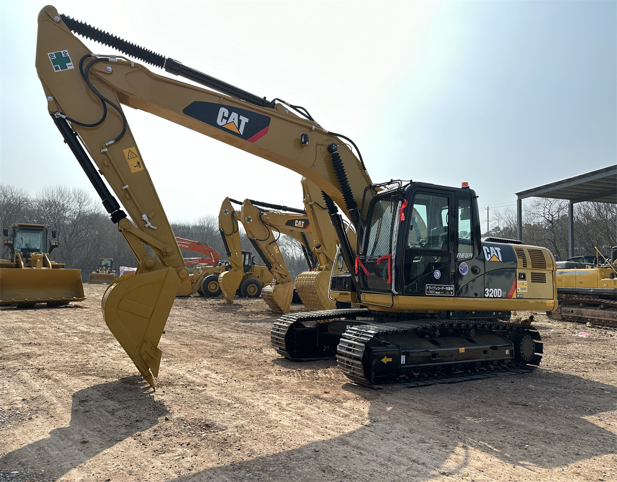 CATERPILLAR 320D2L - Escavadora de rastos: foto 4 CATERPILLAR 320D2L - Escavadora de rastos: foto 4