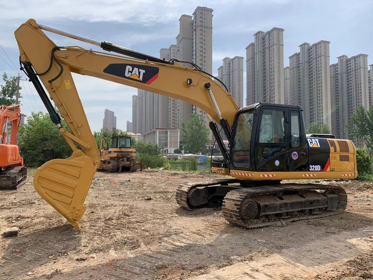 CATERPILLAR 320DL - Escavadora de rastos: foto 4 CATERPILLAR 320DL - Escavadora de rastos: foto 4