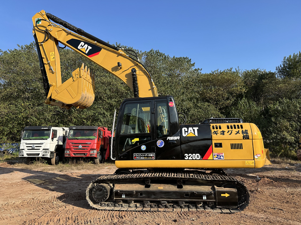 CATERPILLAR 320DL - Escavadora de rastos: foto 1 CATERPILLAR 320DL - Escavadora de rastos: foto 1