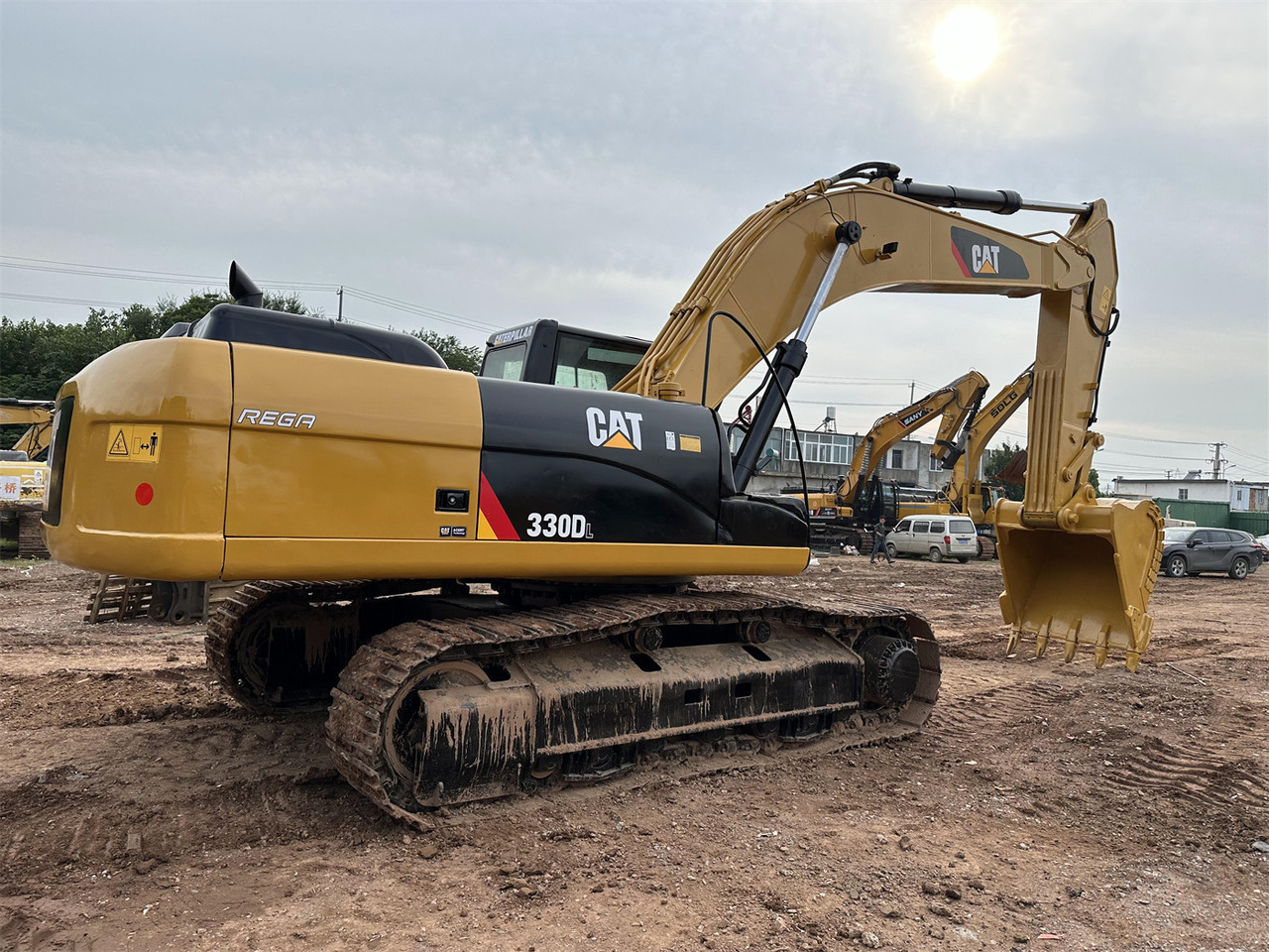 CATERPILLAR 330DL - Escavadora de rastos: foto 1 CATERPILLAR 330DL - Escavadora de rastos: foto 1
