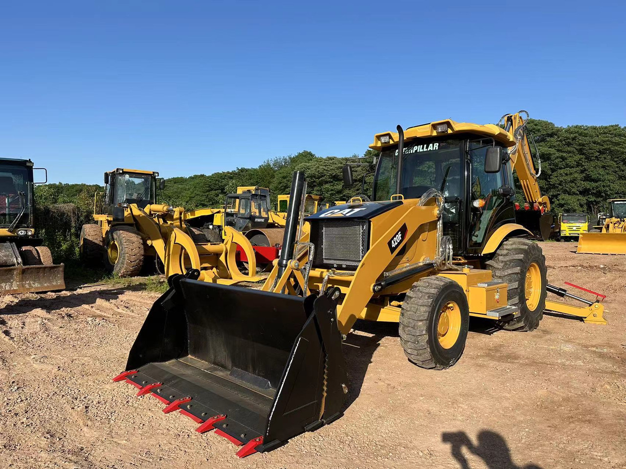 CATERPILLAR 420F2 - Retroescavadeira: foto 1 CATERPILLAR 420F2 - Retroescavadeira: foto 1