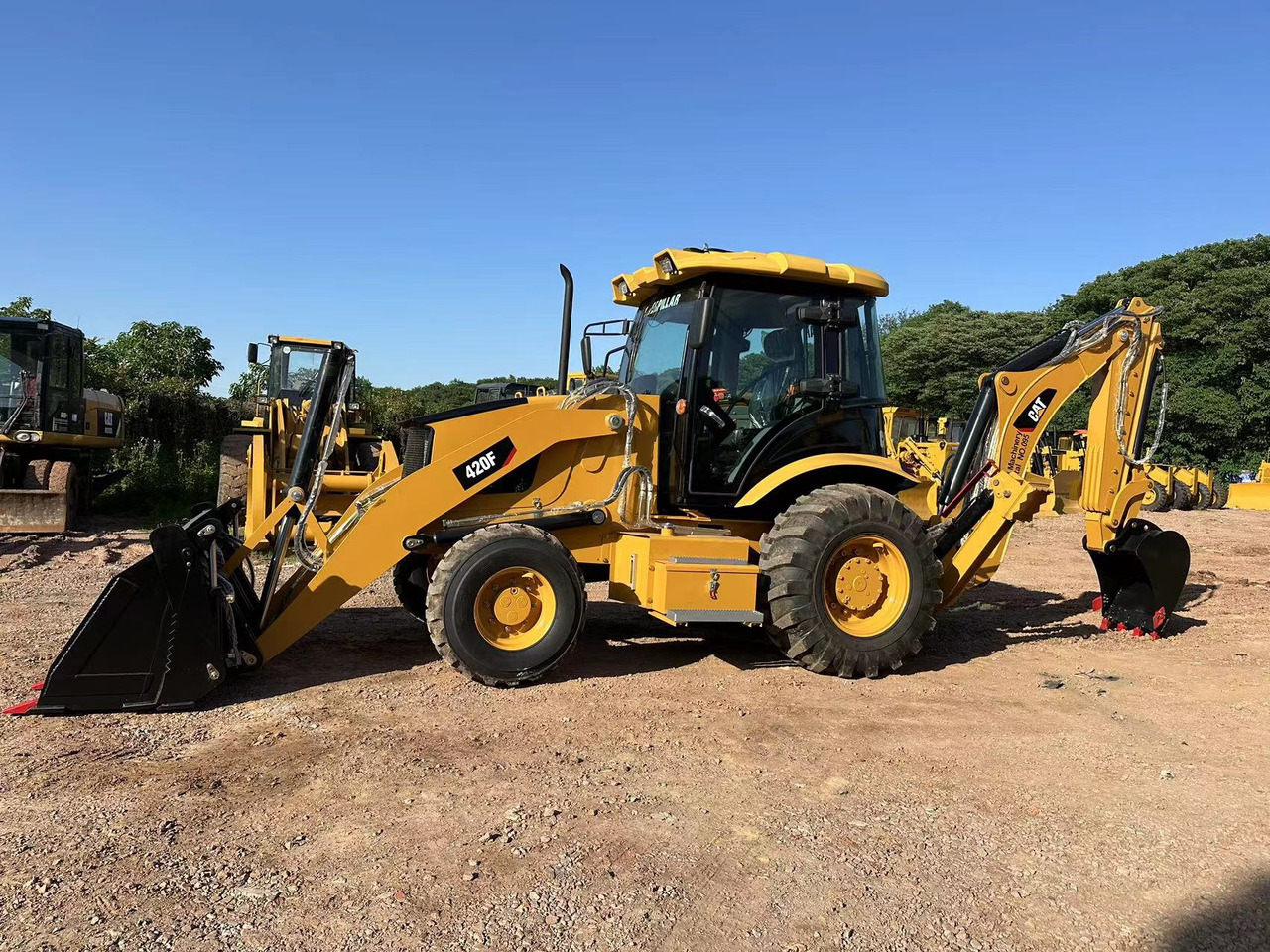 CATERPILLAR 420F2 - Retroescavadeira: foto 4 CATERPILLAR 420F2 - Retroescavadeira: foto 4