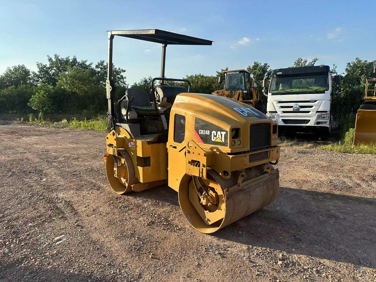 CATERPILLAR CB24B - Rolo: foto 1 CATERPILLAR CB24B - Rolo: foto 1