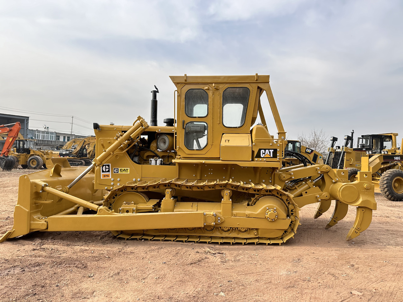 CATERPILLAR D7G - Buldôzer: foto 2 CATERPILLAR D7G - Buldôzer: foto 2