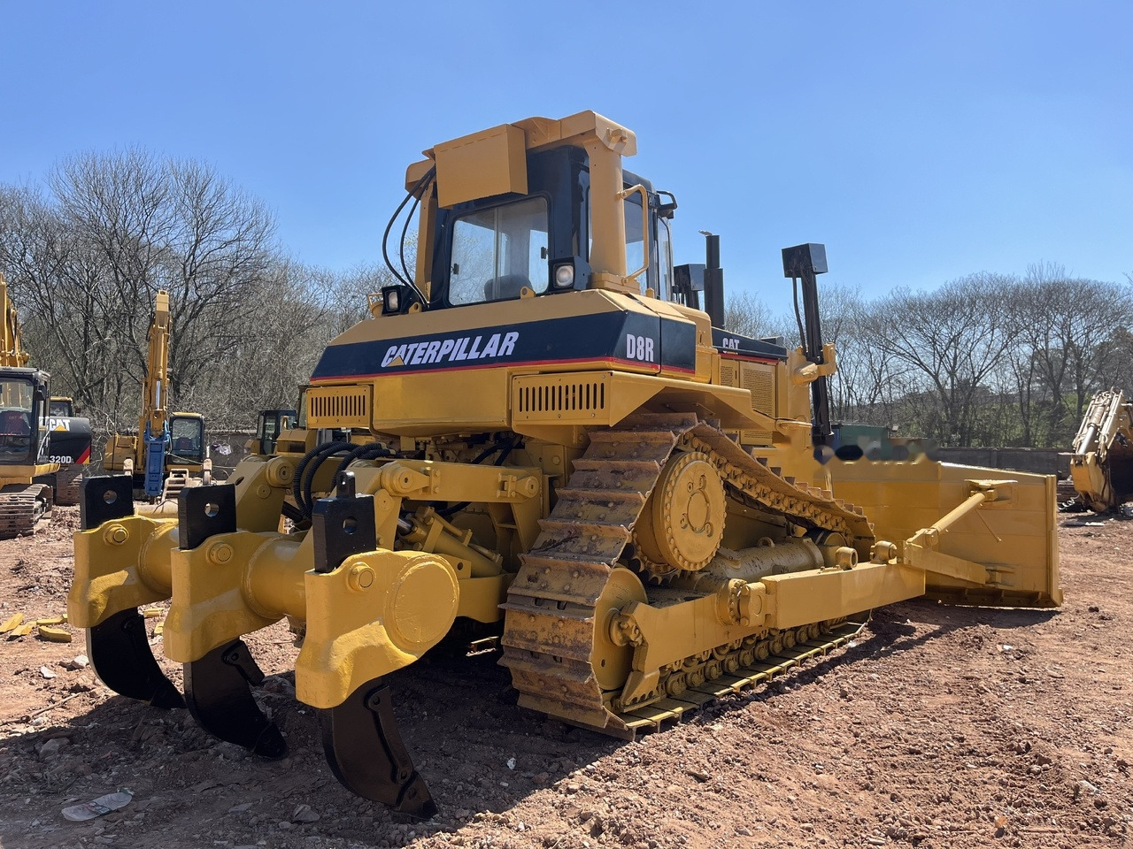 CATERPILLAR D8R - Buldôzer: foto 1 CATERPILLAR D8R - Buldôzer: foto 1