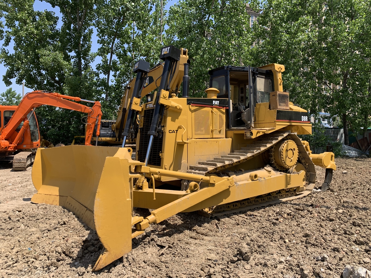 CATERPILLAR D8R - Buldôzer: foto 1 CATERPILLAR D8R - Buldôzer: foto 1
