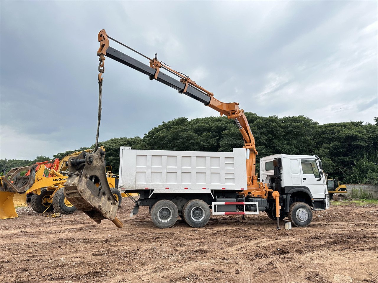 HOWO 371 Mounted Crane Dump truck - Camião grua: foto 2 HOWO 371 Mounted Crane Dump truck - Camião grua: foto 2