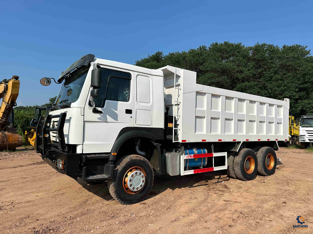HOWO 400 With Bumper - Camião basculante: foto 4 HOWO 400 With Bumper - Camião basculante: foto 4