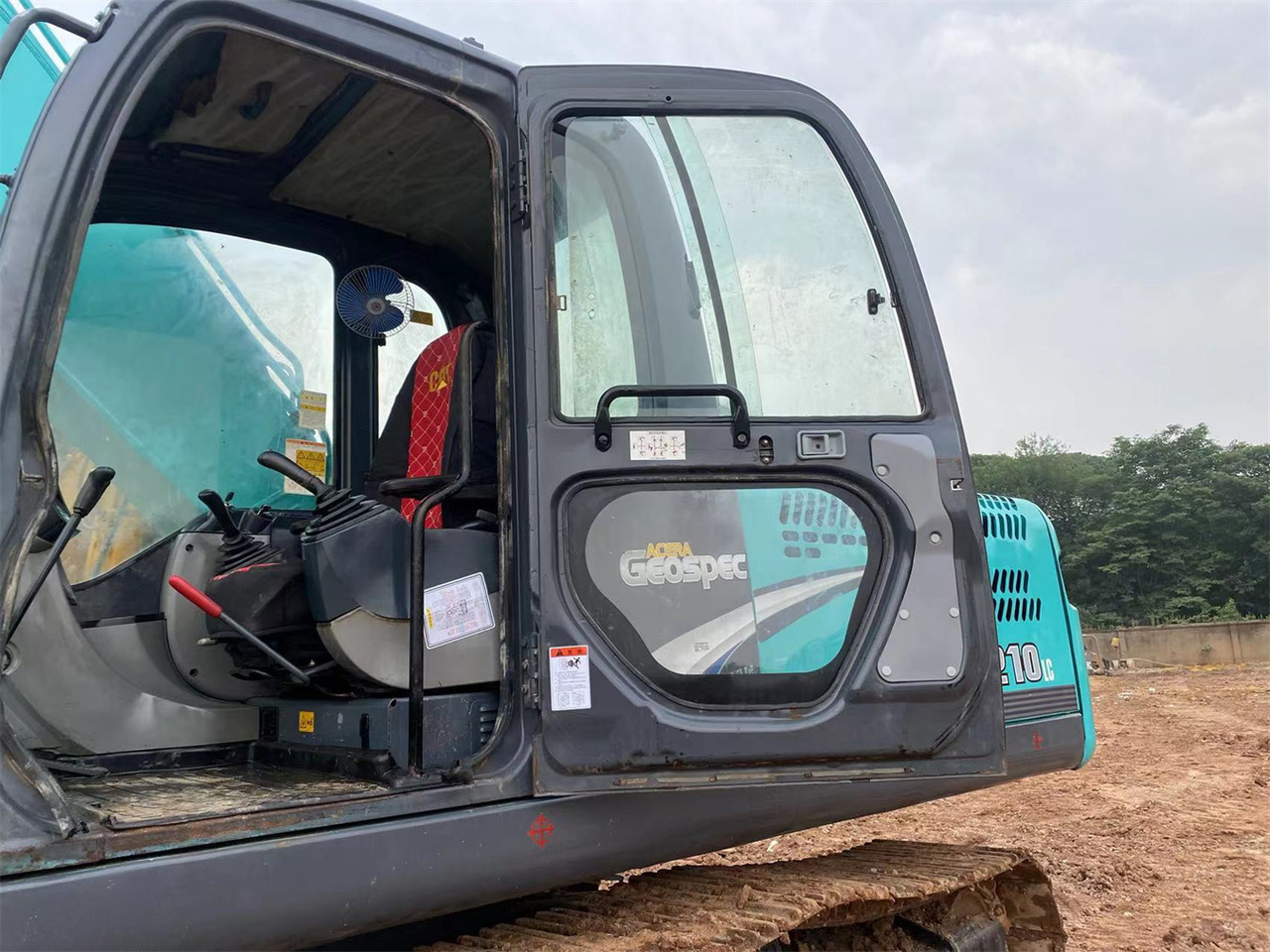 KOBELCO SK210LC-8 - Escavadora de rastos: foto 5 KOBELCO SK210LC-8 - Escavadora de rastos: foto 5