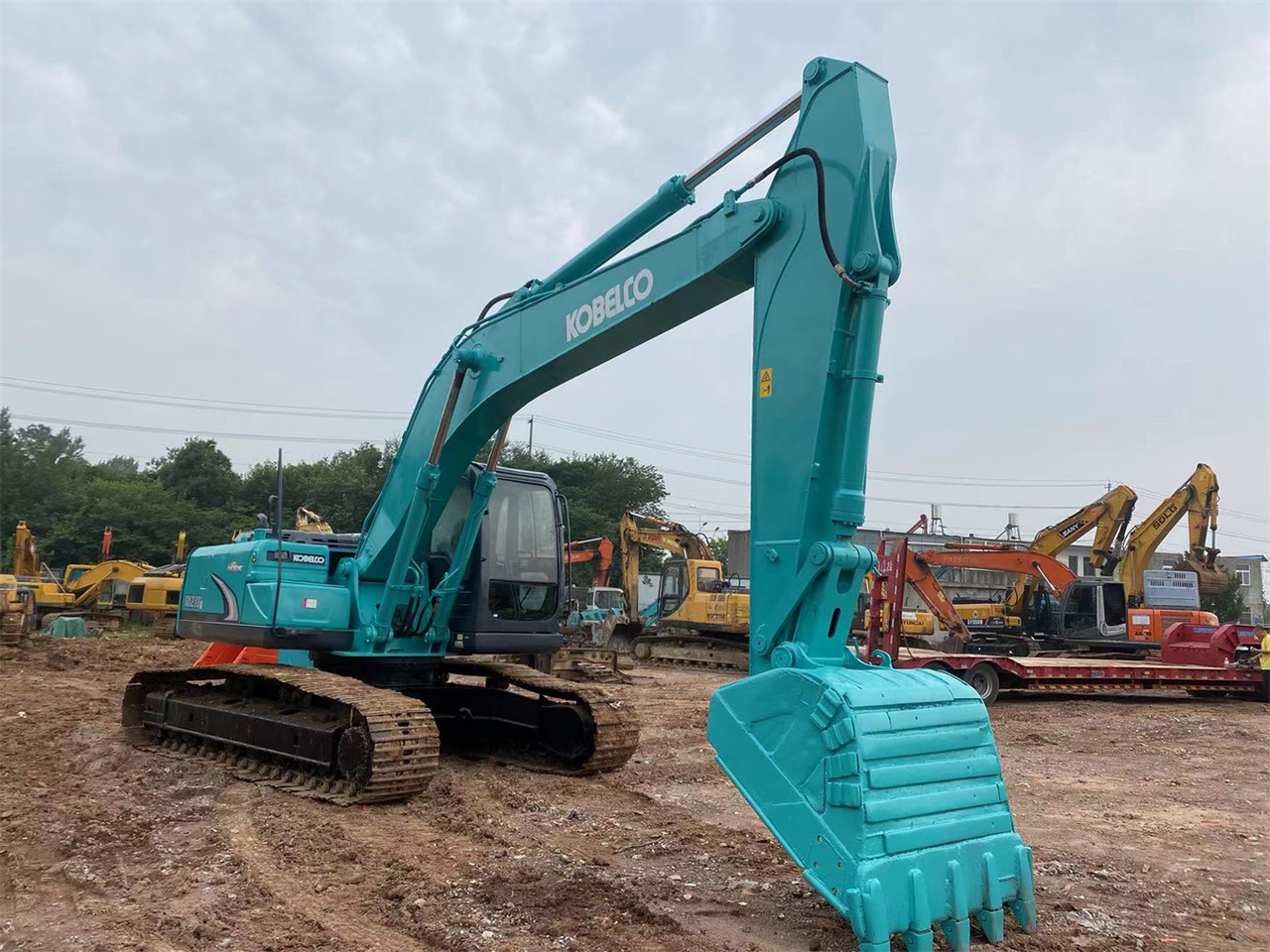 KOBELCO SK210LC-8 - Escavadora de rastos: foto 2 KOBELCO SK210LC-8 - Escavadora de rastos: foto 2