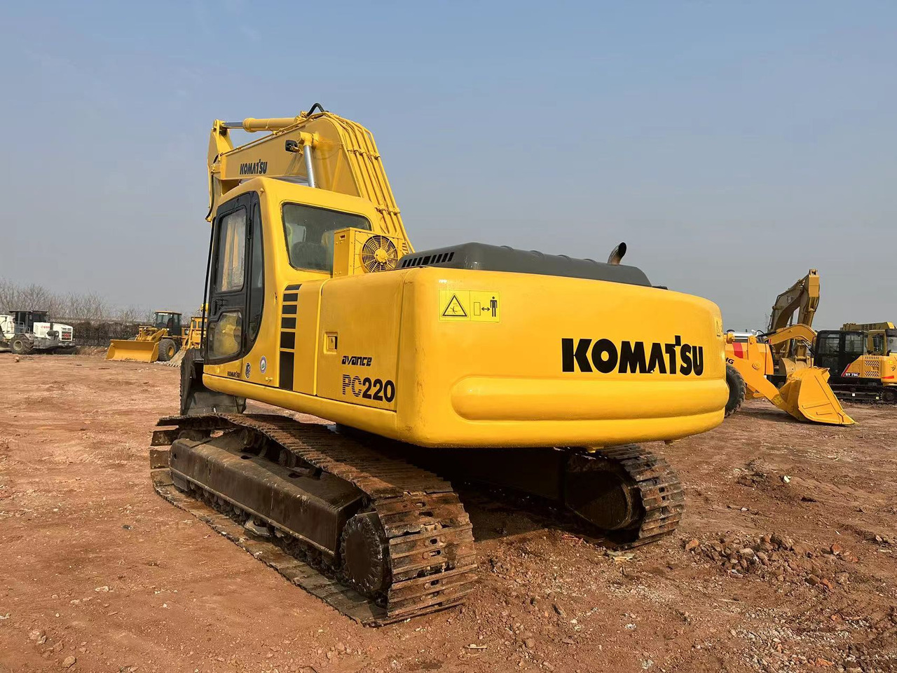 KOMATSU PC220-6 - Escavadora de rastos: foto 5 KOMATSU PC220-6 - Escavadora de rastos: foto 5