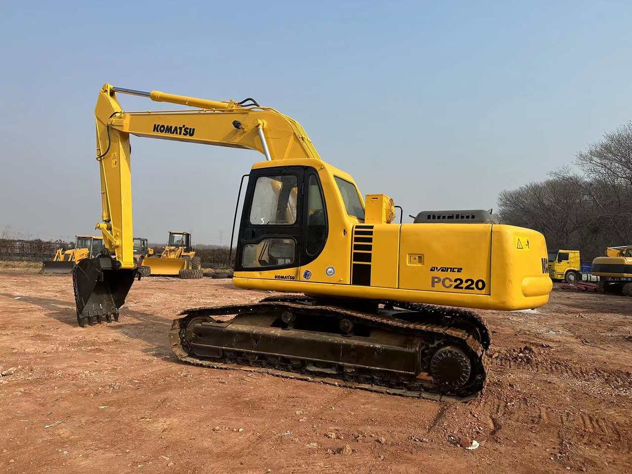 KOMATSU PC220-6 - Escavadora de rastos: foto 4 KOMATSU PC220-6 - Escavadora de rastos: foto 4