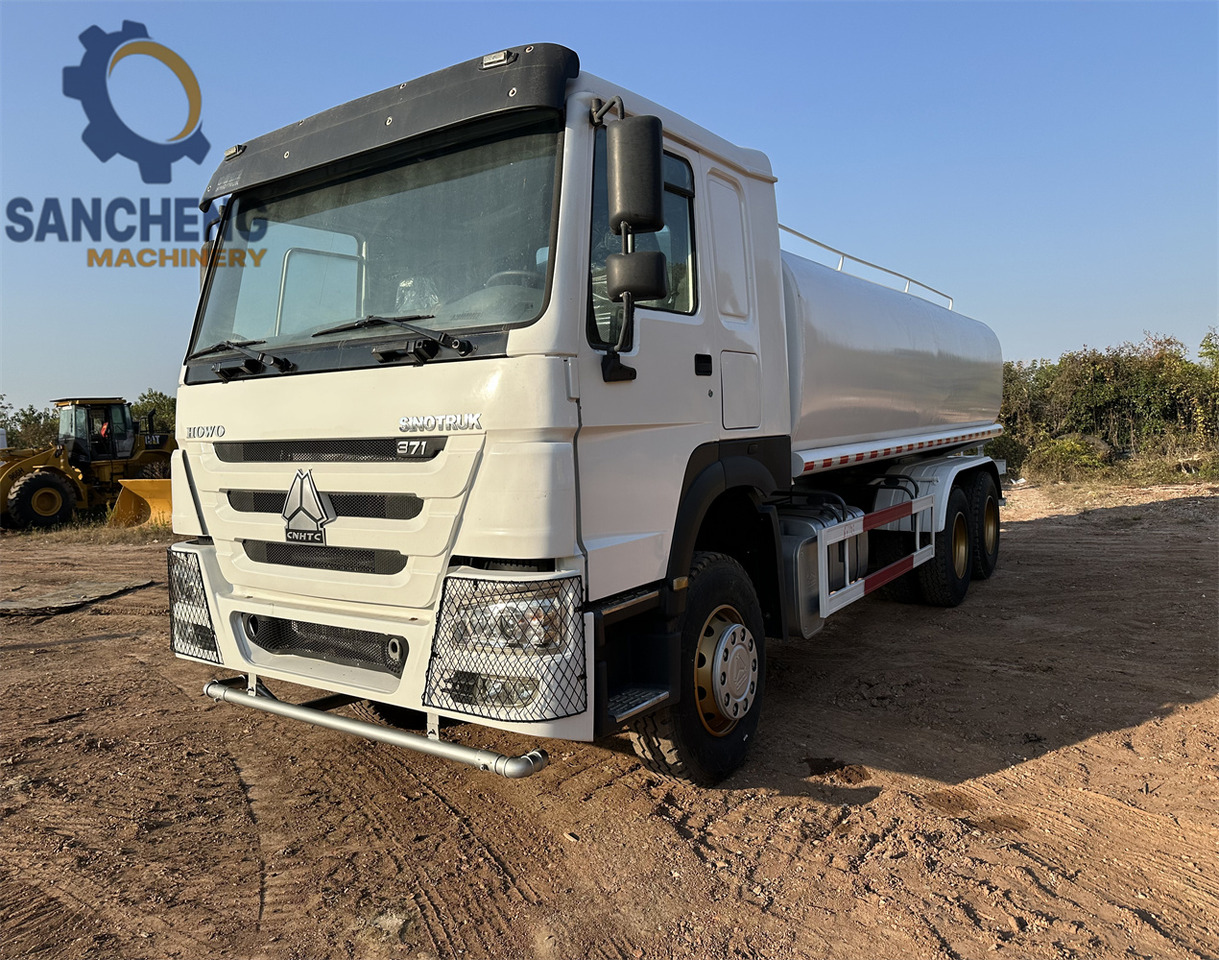 SINOTRUK HOWO 371 6x4 Water Tanker Truck - Caminhão tanque: foto 1 SINOTRUK HOWO 371 6x4 Water Tanker Truck - Caminhão tanque: foto 1