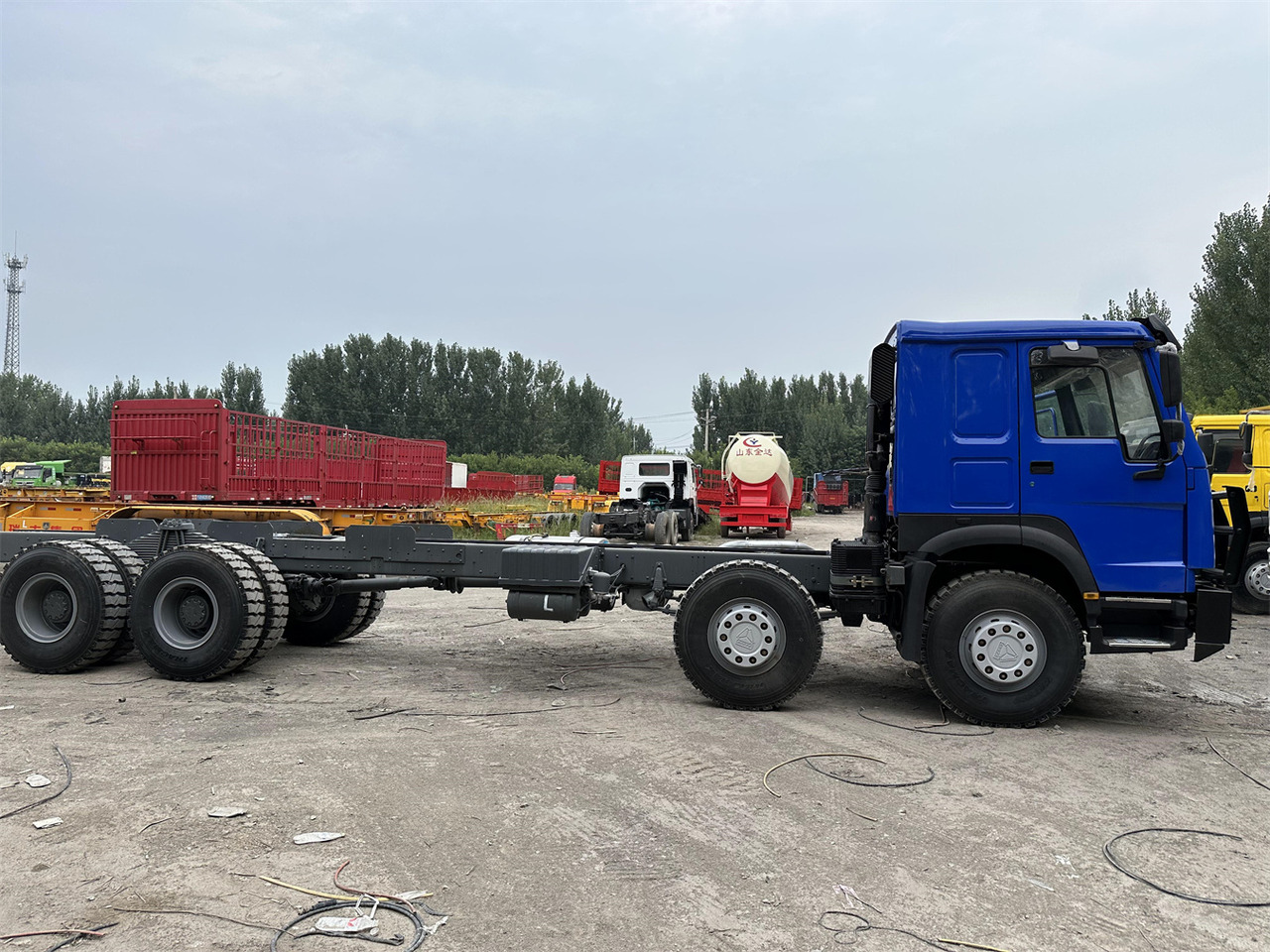 SINOTRUK HOWO 371 Chassis truck - Camião chassi: foto 4 SINOTRUK HOWO 371 Chassis truck - Camião chassi: foto 4