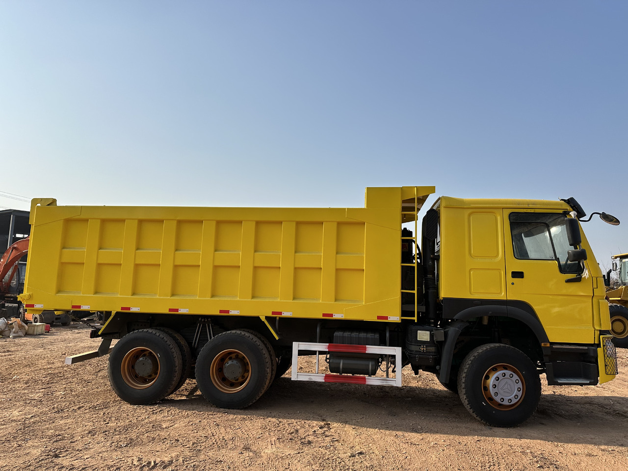 SINOTRUK HOWO 371 - Camião basculante: foto 4 SINOTRUK HOWO 371 - Camião basculante: foto 4