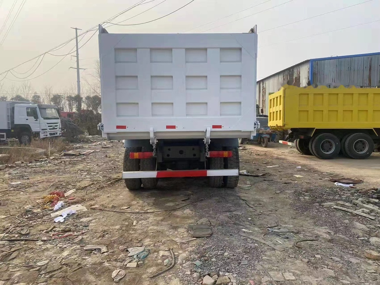 SINOTRUK HOWO 371 Tipper truck - Camião basculante: foto 3 SINOTRUK HOWO 371 Tipper truck - Camião basculante: foto 3