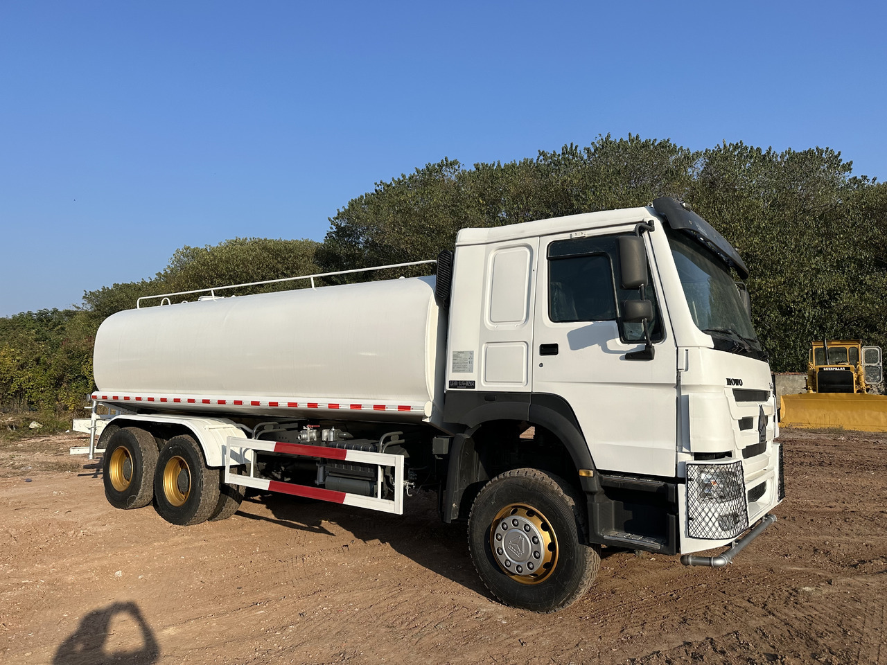 SINOTRUK HOWO 371 Water Tanker Truck - Caminhão tanque: foto 3 SINOTRUK HOWO 371 Water Tanker Truck - Caminhão tanque: foto 3