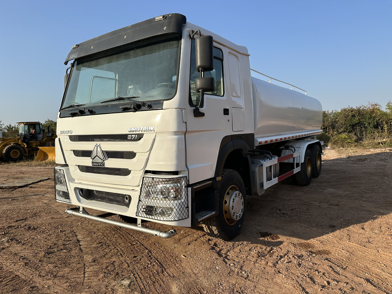 Caminhão tanque SINOTRUK HOWO 371 Water Tanker Truck: foto 1