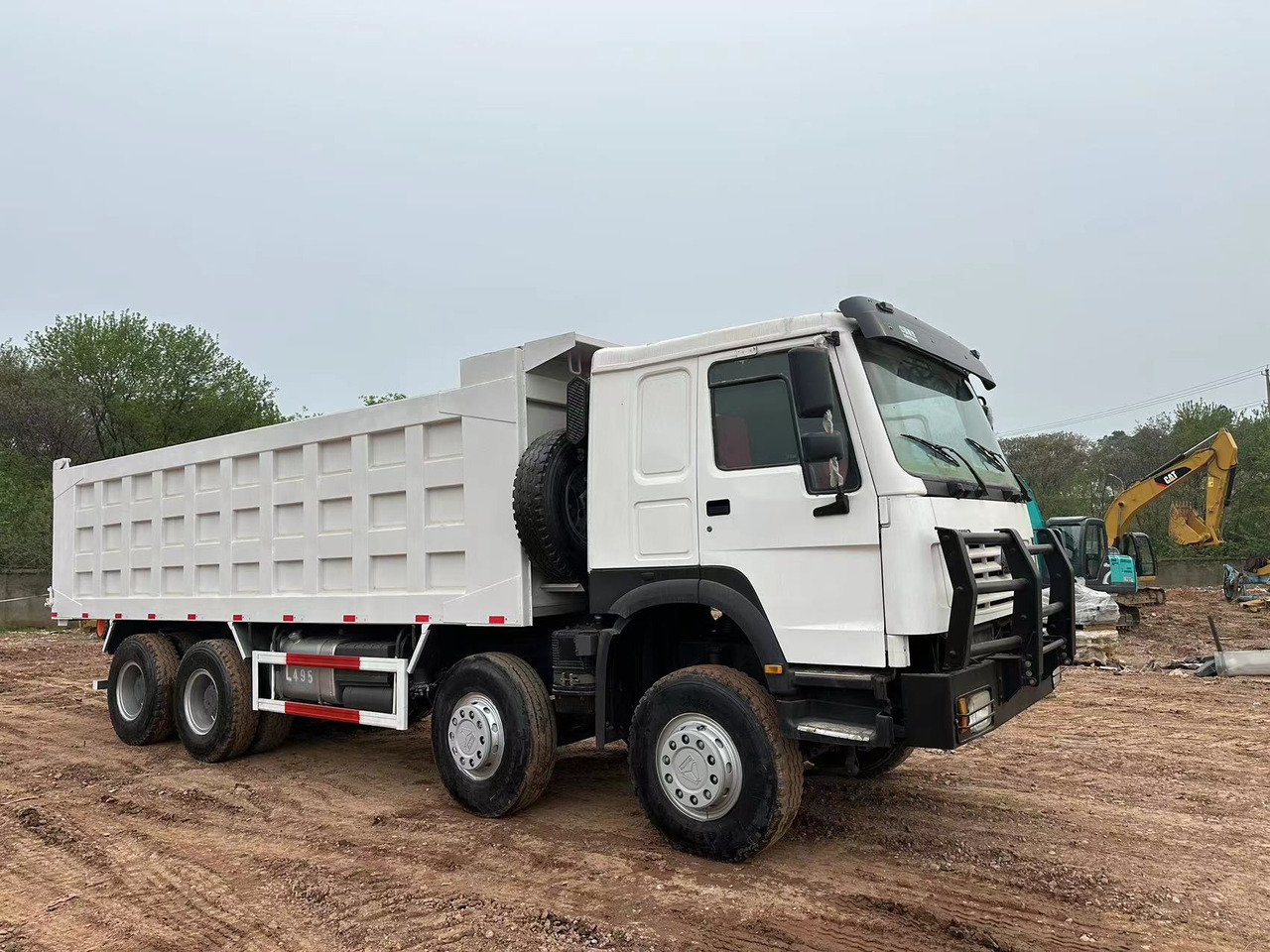 SINOTRUK HOWO 371 with Bumper - Camião basculante: foto 5 SINOTRUK HOWO 371 with Bumper - Camião basculante: foto 5