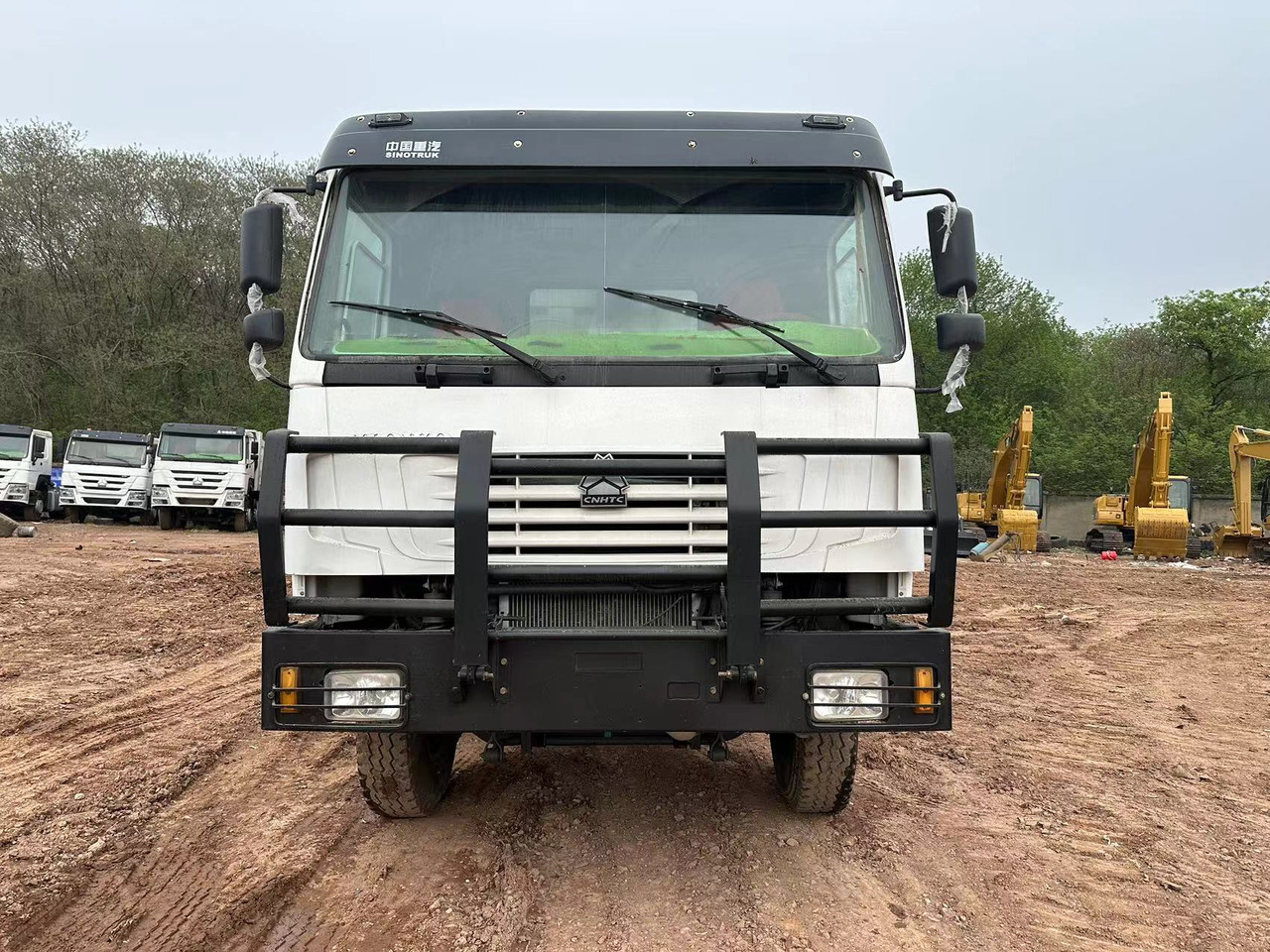 SINOTRUK HOWO 371 with Bumper - Camião basculante: foto 3 SINOTRUK HOWO 371 with Bumper - Camião basculante: foto 3