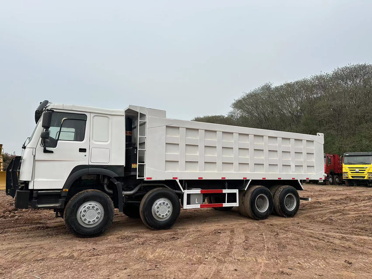 SINOTRUK HOWO 371 with Bumper - Camião basculante: foto 4 SINOTRUK HOWO 371 with Bumper - Camião basculante: foto 4