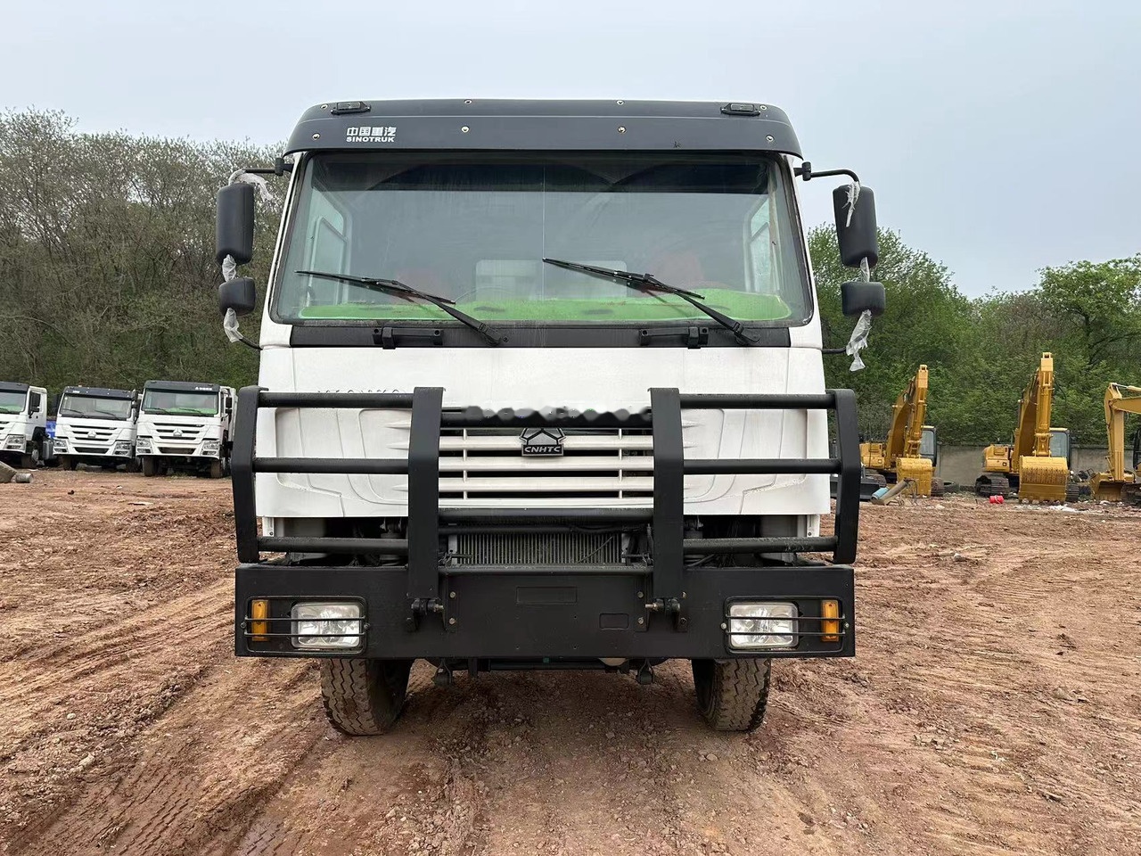 SINOTRUK HOWO 371 with Bumper - Camião basculante: foto 2 SINOTRUK HOWO 371 with Bumper - Camião basculante: foto 2