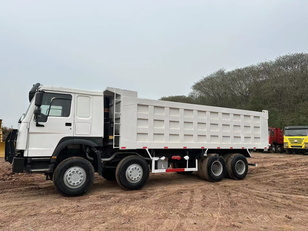 SINOTRUK HOWO 371 with Bumper - Camião basculante: foto 5 SINOTRUK HOWO 371 with Bumper - Camião basculante: foto 5