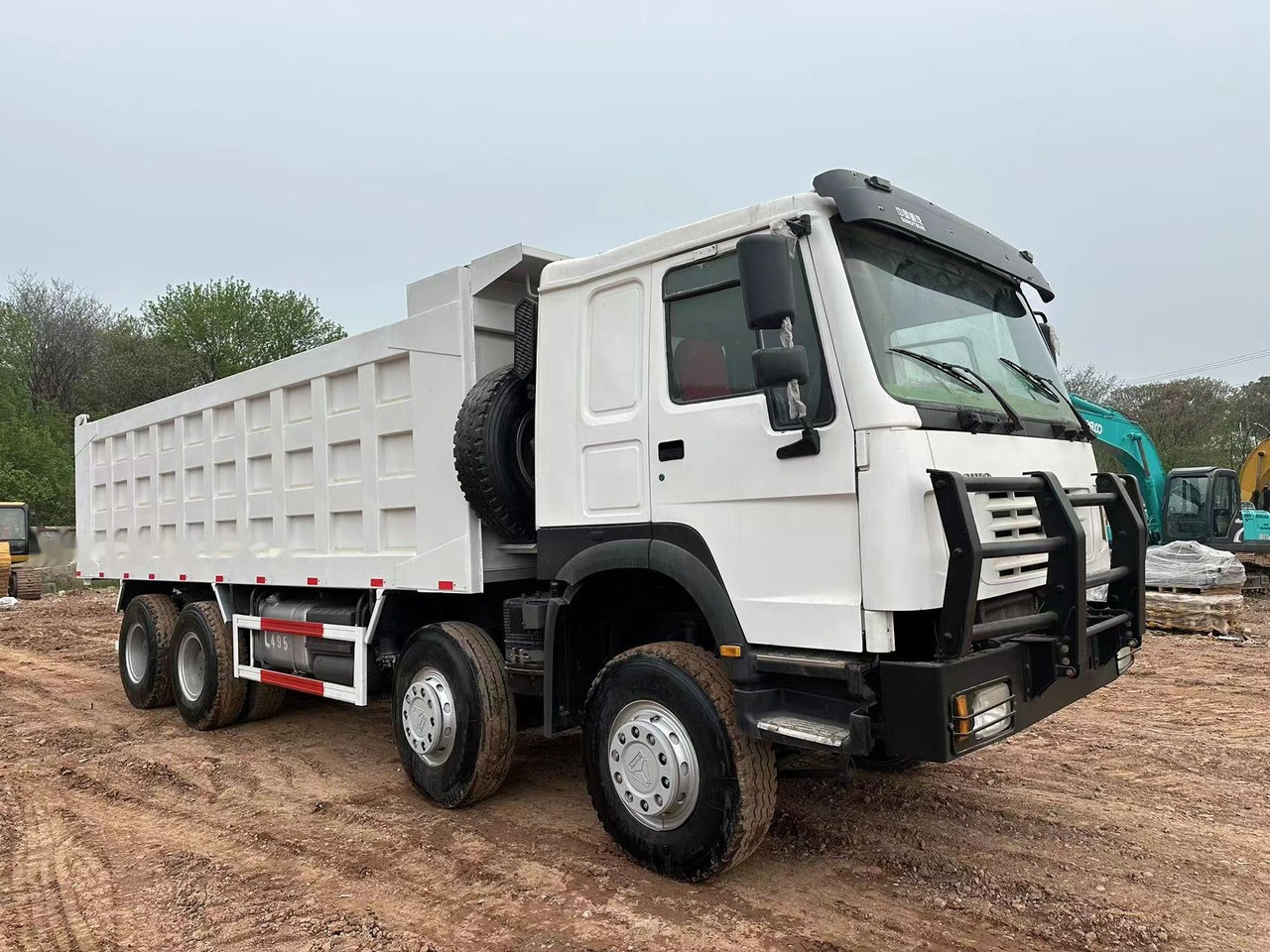 SINOTRUK HOWO 371 with Bumper - Camião basculante: foto 4 SINOTRUK HOWO 371 with Bumper - Camião basculante: foto 4