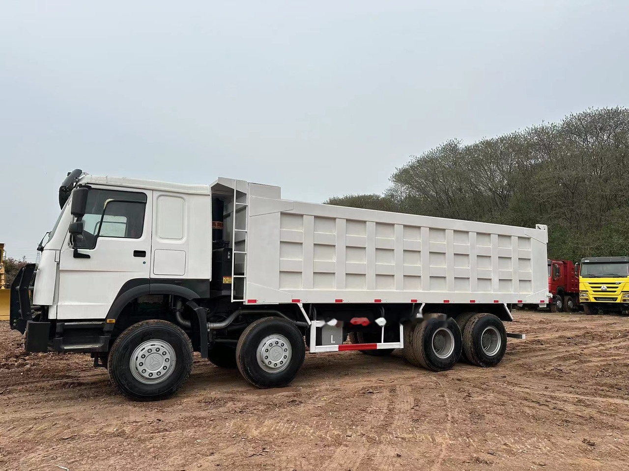 SINOTRUK HOWO 371 with Bumper - Camião basculante: foto 5 SINOTRUK HOWO 371 with Bumper - Camião basculante: foto 5