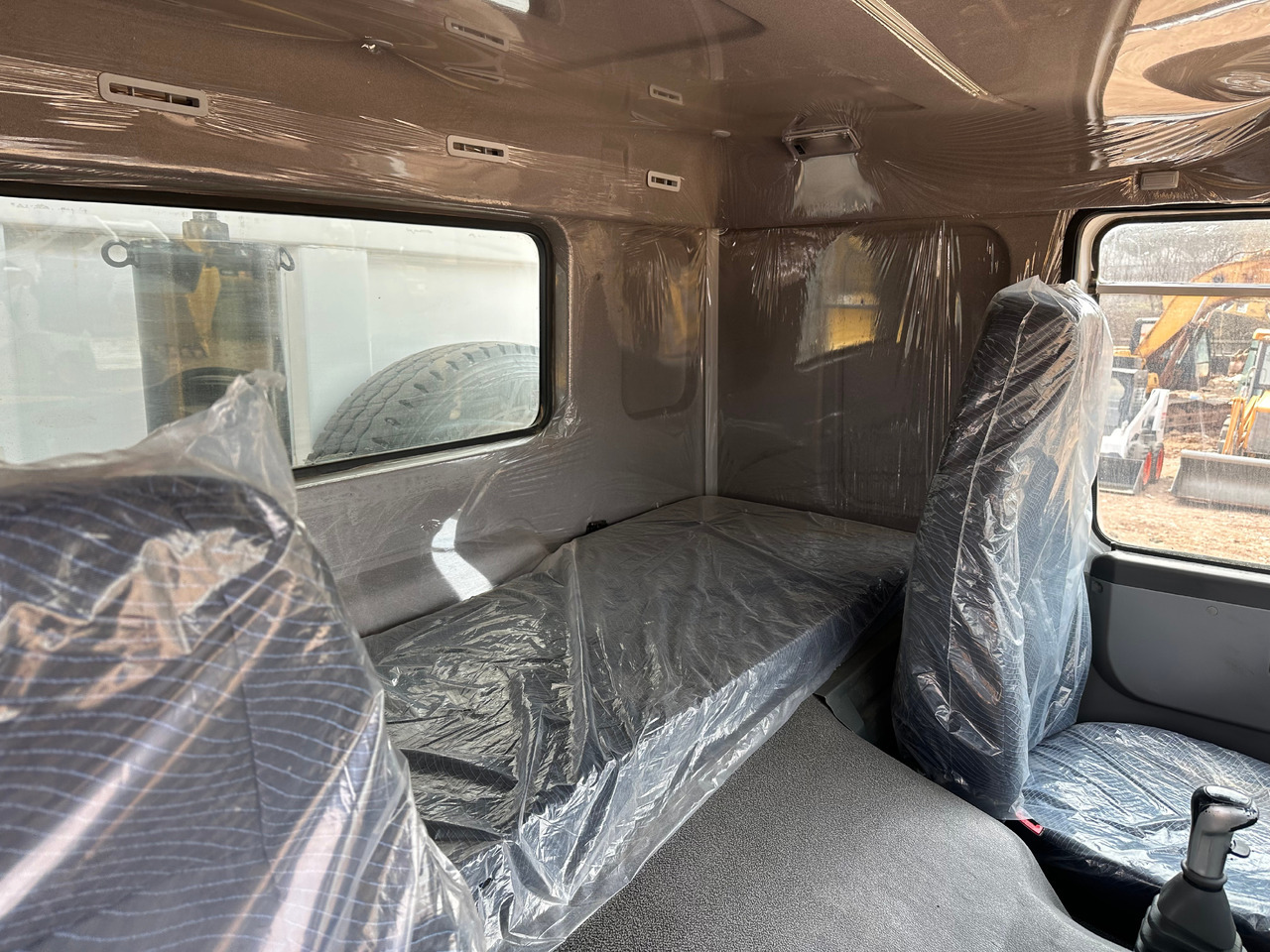 SINOTRUK HOWO 371hp 6x4 Dump truck - Camião basculante: foto 4 SINOTRUK HOWO 371hp 6x4 Dump truck - Camião basculante: foto 4