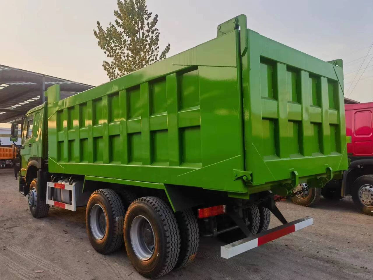 SINOTRUK HOWO 375 - Camião basculante: foto 3 SINOTRUK HOWO 375 - Camião basculante: foto 3