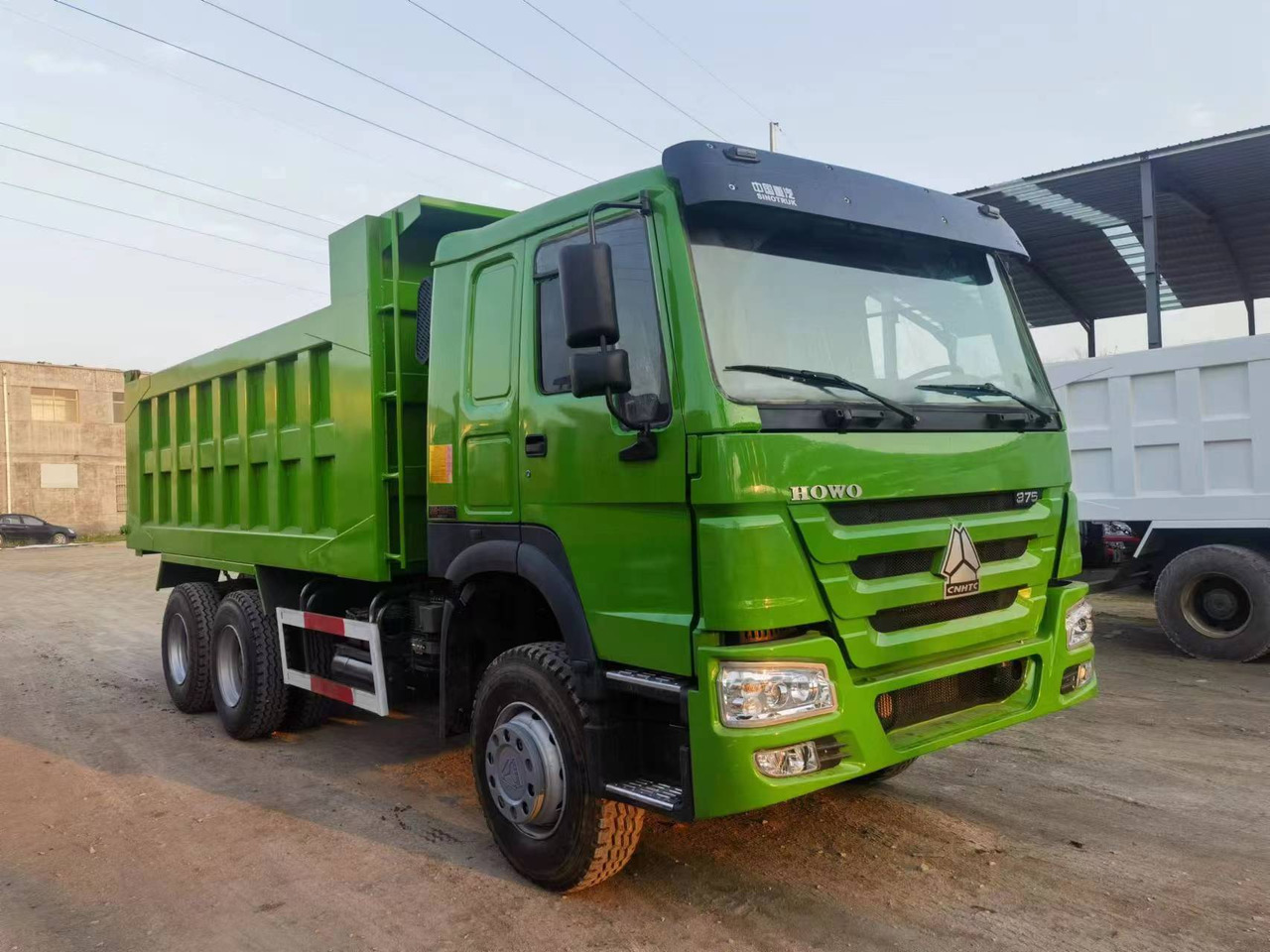 SINOTRUK HOWO 375 - Camião basculante: foto 1 SINOTRUK HOWO 375 - Camião basculante: foto 1