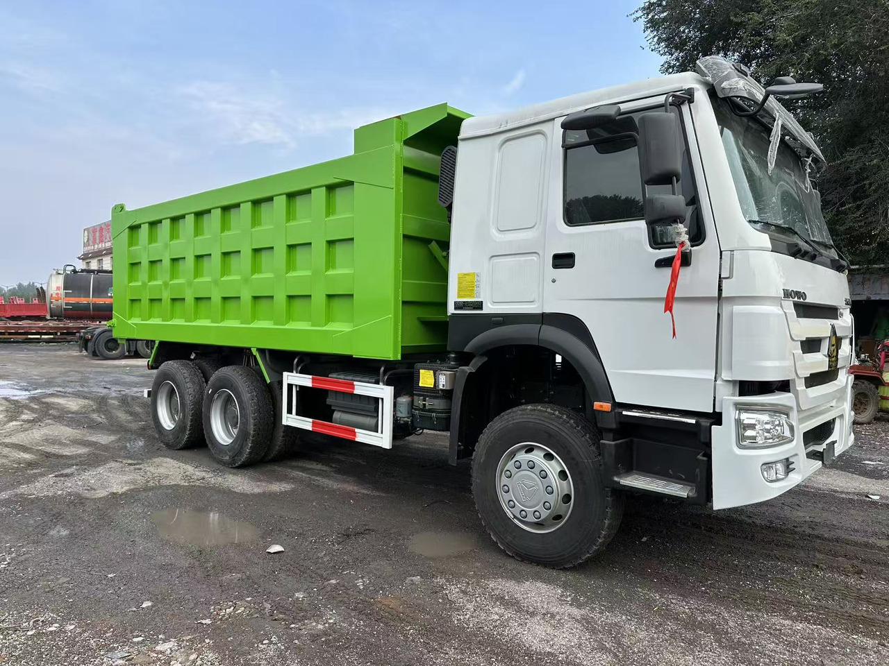 SINOTRUK HOWO 400HP 6X4 Tipper Truck - Camião basculante: foto 3 SINOTRUK HOWO 400HP 6X4 Tipper Truck - Camião basculante: foto 3