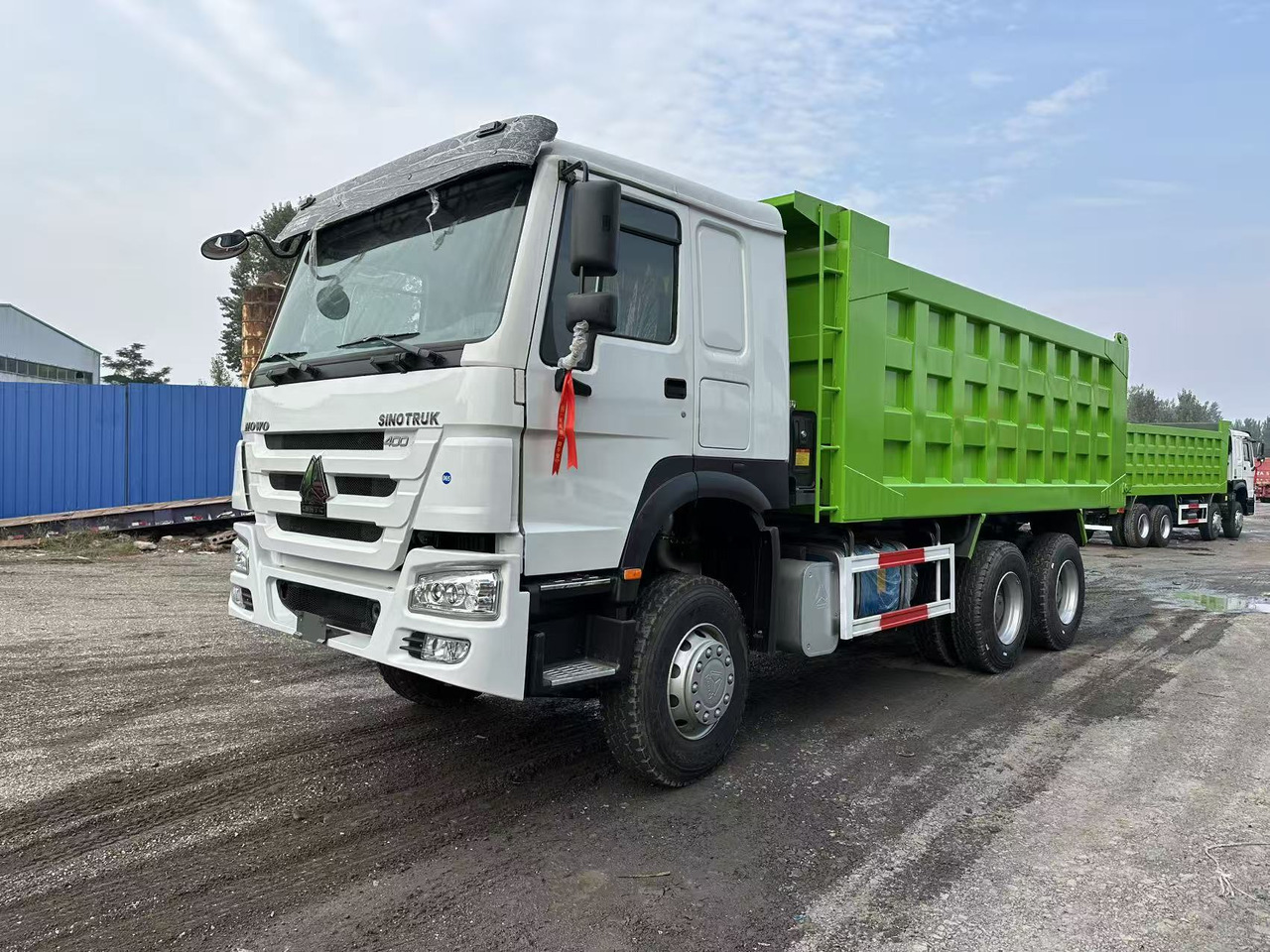 SINOTRUK HOWO 400HP 6X4 Tipper Truck - Camião basculante: foto 3 SINOTRUK HOWO 400HP 6X4 Tipper Truck - Camião basculante: foto 3