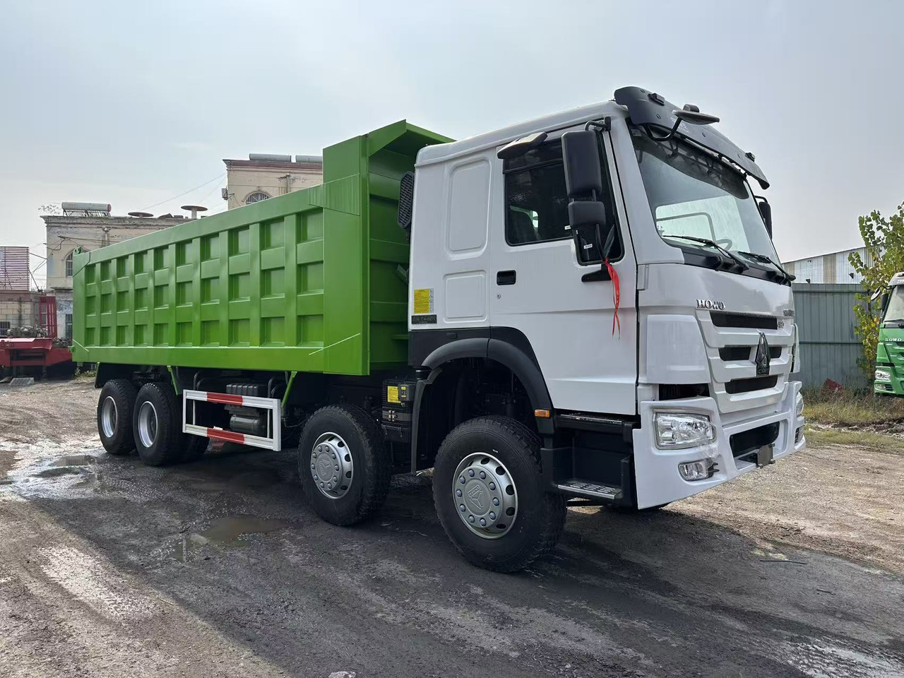 SINOTRUK HOWO 420HP 8X4 Tipper Truck - Camião basculante: foto 2 SINOTRUK HOWO 420HP 8X4 Tipper Truck - Camião basculante: foto 2
