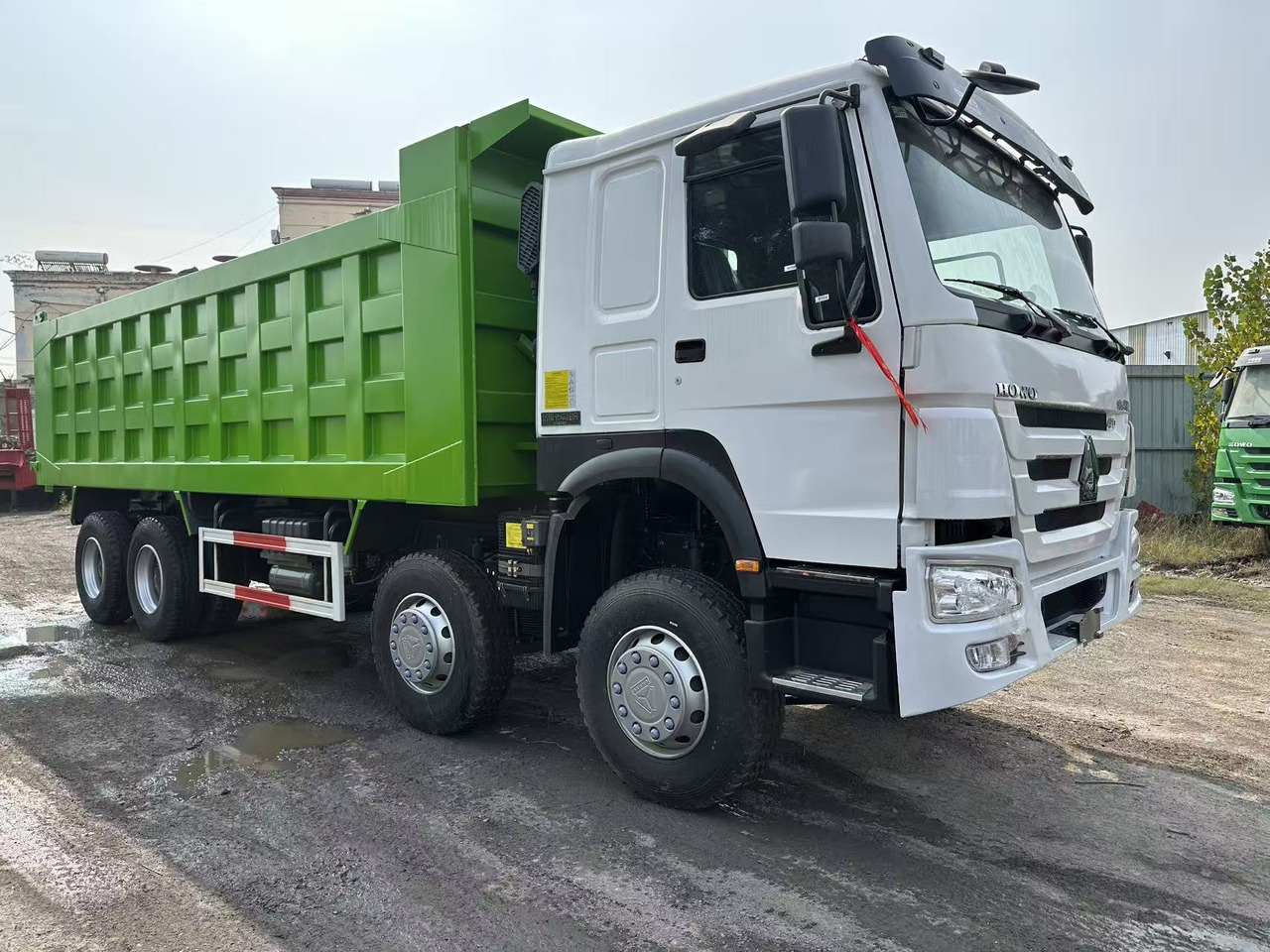 SINOTRUK HOWO 420HP 8X4 Tipper Truck - Camião basculante: foto 4 SINOTRUK HOWO 420HP 8X4 Tipper Truck - Camião basculante: foto 4