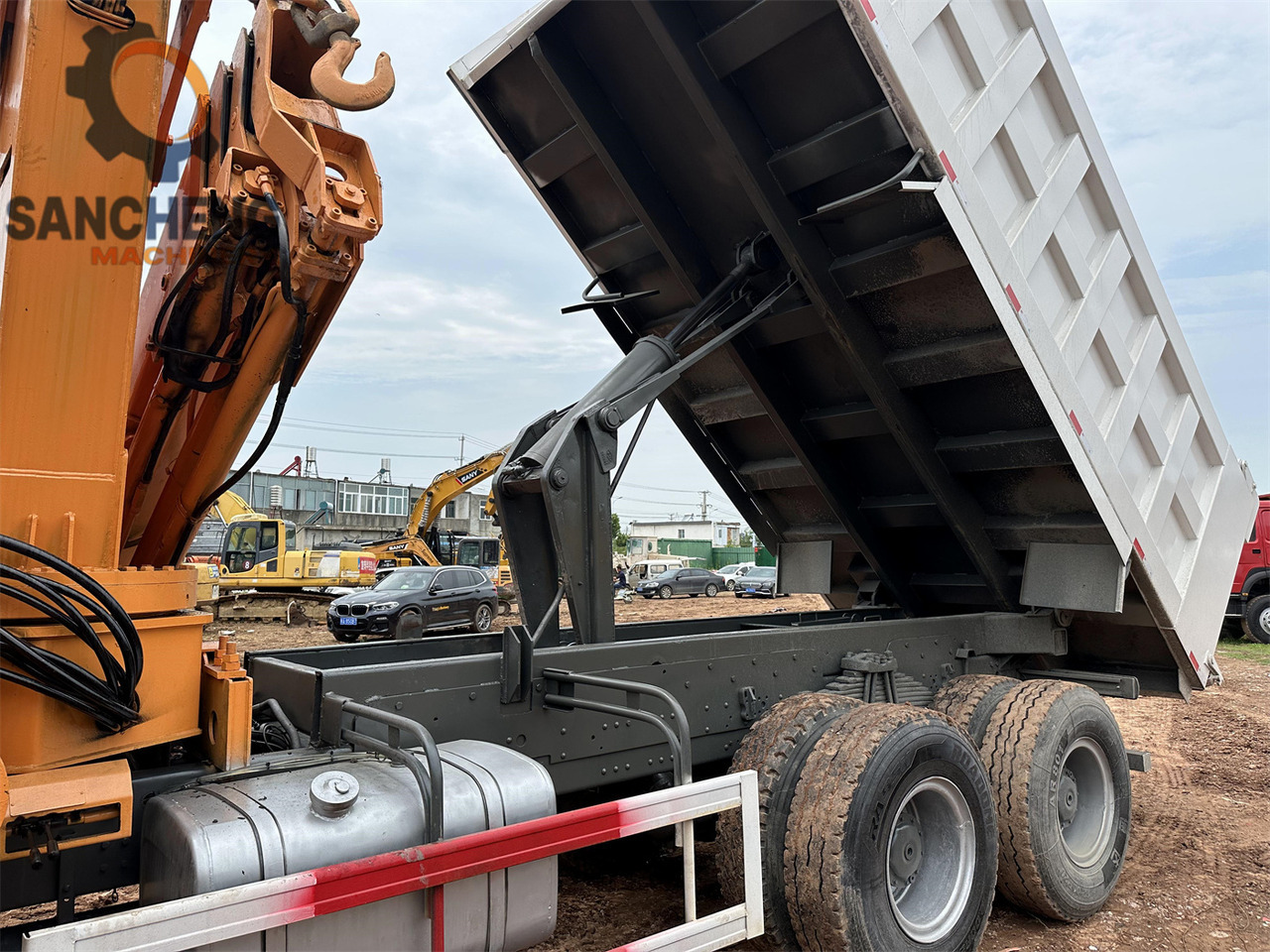 Leasing de SINOTRUK Howo 371 6x4 crane truck SINOTRUK Howo 371 6x4 crane truck: foto 7