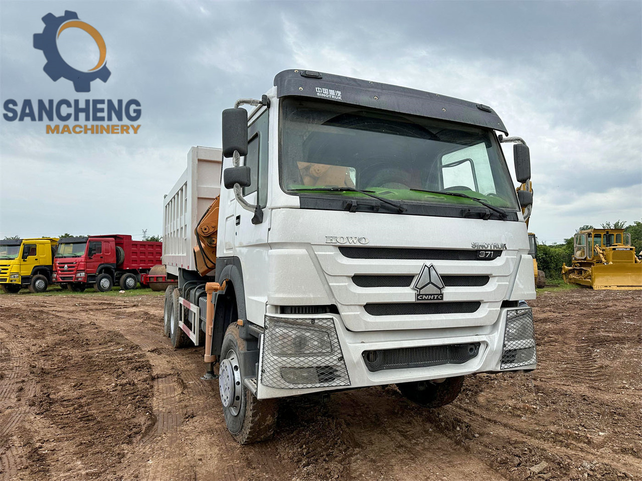 SINOTRUK Howo 371 6x4 crane truck - Camião grua: foto 2 SINOTRUK Howo 371 6x4 crane truck - Camião grua: foto 2