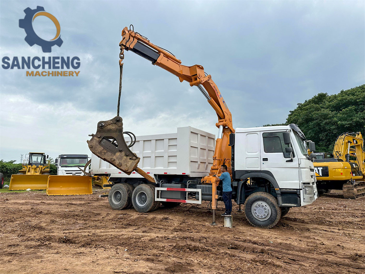 SINOTRUK Howo 371 6x4 crane truck - Camião grua: foto 3 SINOTRUK Howo 371 6x4 crane truck - Camião grua: foto 3