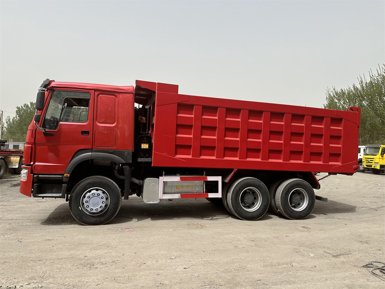 SINOTRUK Howo Dump truck 371 - Camião basculante: foto 2 SINOTRUK Howo Dump truck 371 - Camião basculante: foto 2