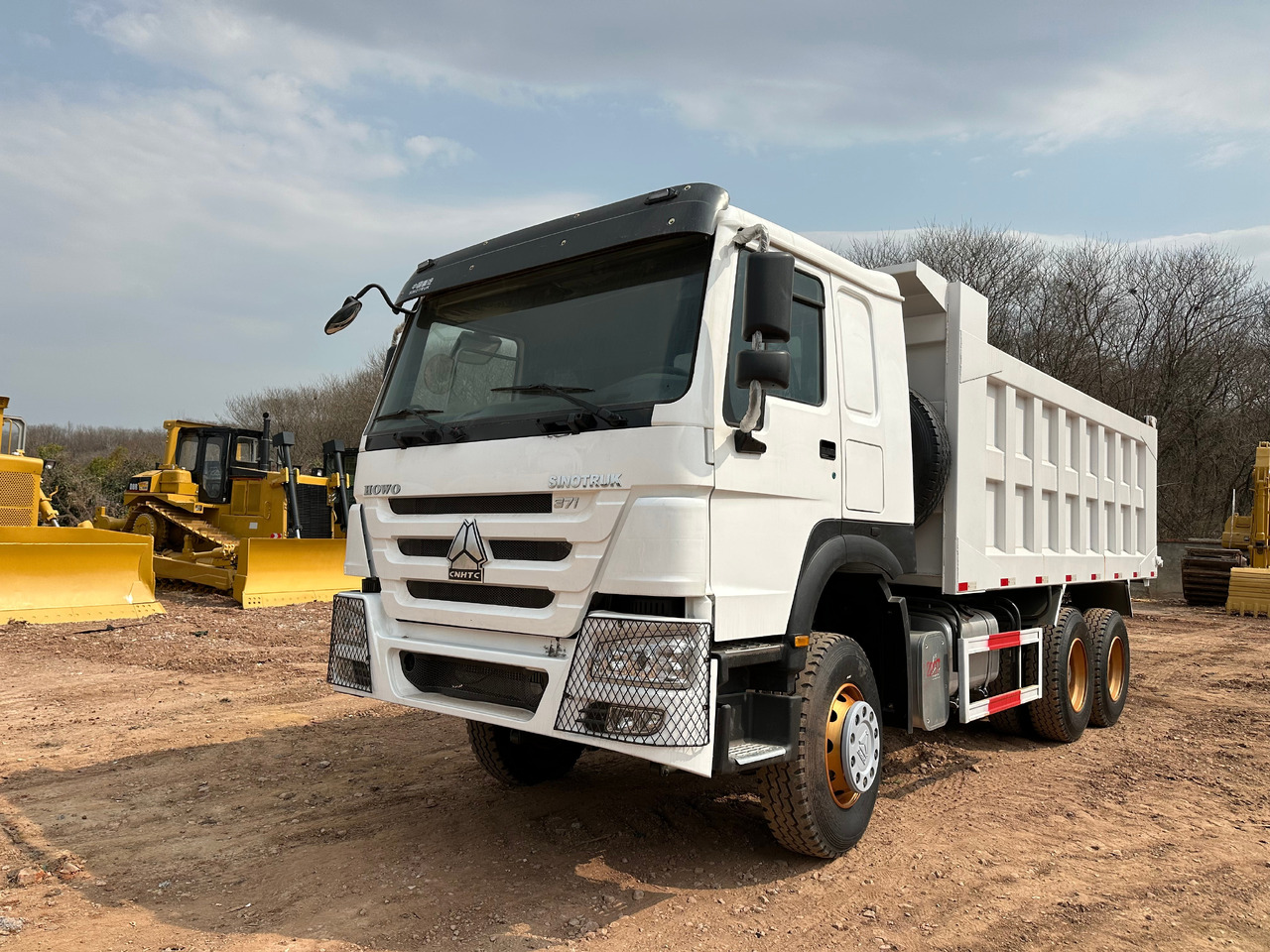 SINOTRUK Howo Dump truck 371 - Camião basculante: foto 4 SINOTRUK Howo Dump truck 371 - Camião basculante: foto 4
