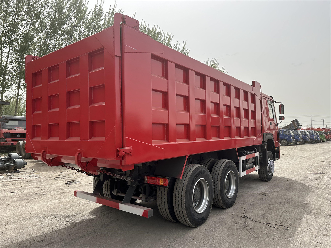 SINOTRUK Howo Dump truck 371 - Camião basculante: foto 4 SINOTRUK Howo Dump truck 371 - Camião basculante: foto 4