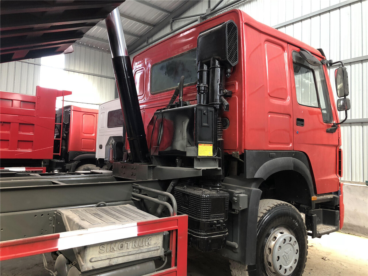 SINOTRUK Howo Dump truck 371 - Camião basculante: foto 4 SINOTRUK Howo Dump truck 371 - Camião basculante: foto 4