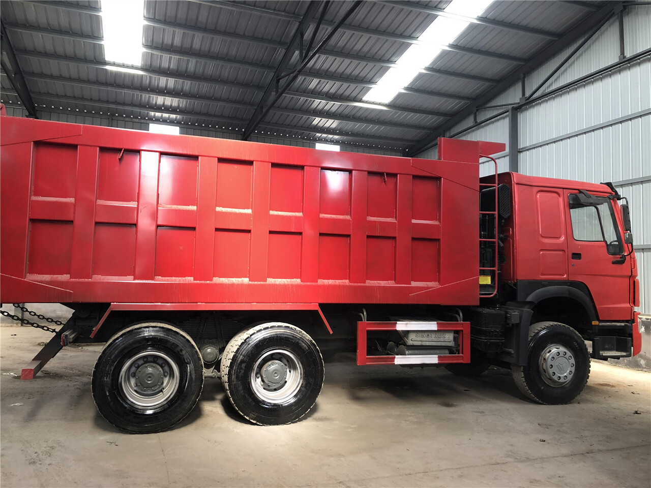 SINOTRUK Howo Dump truck 371 - Camião basculante: foto 2 SINOTRUK Howo Dump truck 371 - Camião basculante: foto 2