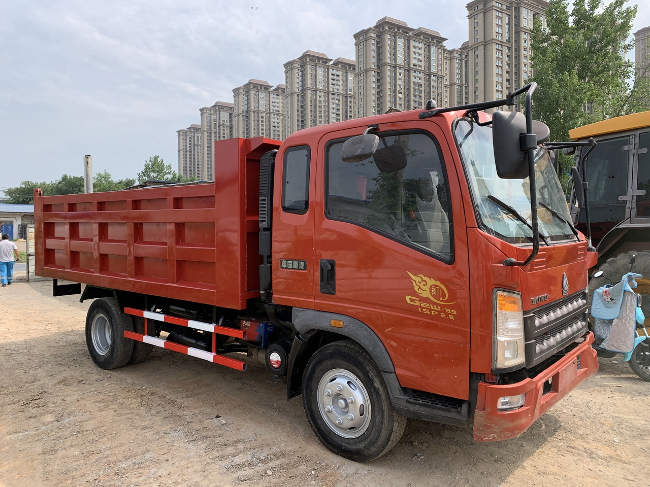 SINOTRUK Howo Dump truck 4x2 - Camião basculante: foto 2 SINOTRUK Howo Dump truck 4x2 - Camião basculante: foto 2