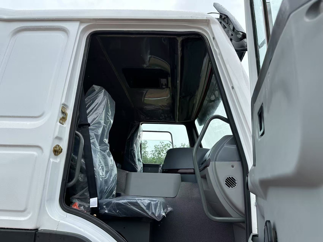 Leasing de Sinotruk HOWO 371hp 8x4 tipper truck Sinotruk HOWO 371hp 8x4 tipper truck: foto 6