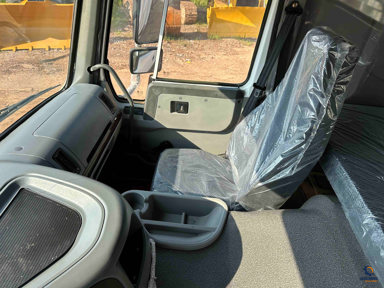 Leasing de Sinotruk HOWO 400HP With Bumper 6X4 Sinotruk HOWO 400HP With Bumper 6X4: foto 13 Leasing de Sinotruk HOWO 400HP With Bumper 6X4 Sinotruk HOWO 400HP With Bumper 6X4: foto 13